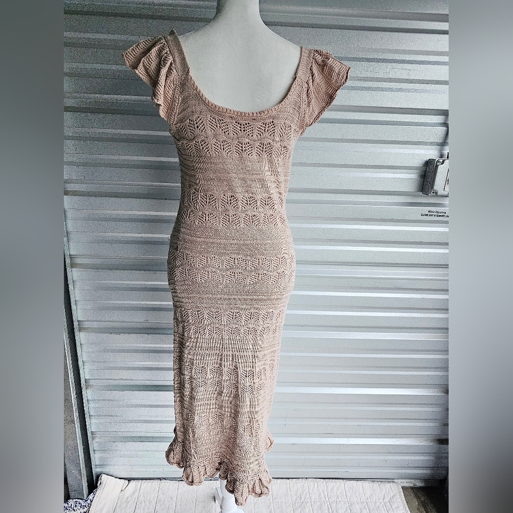 Beige crochet flutter sleeve flutter hem round neck sweater dress size small - Picture 6 of 7